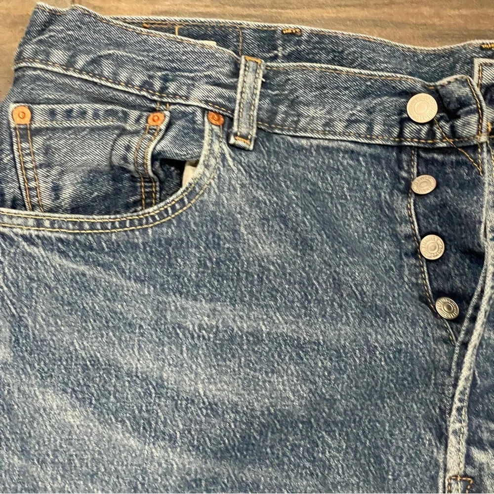 LEvi’s Premium ‘93 denim 501 button fly jeans 40 x 32